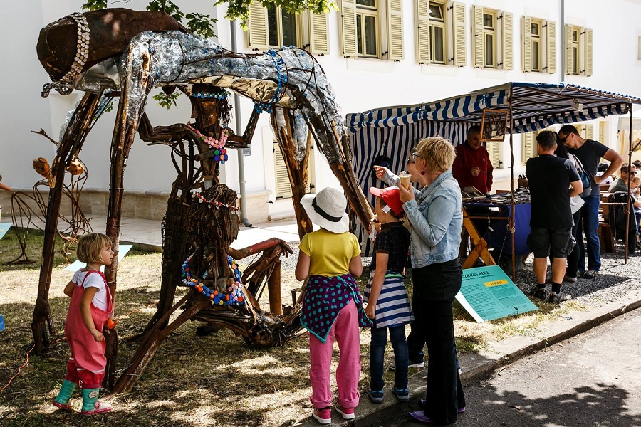Hulladékművészet (forrás: Trash Art Magyarország) Hulladékművészet (forrás: Trash Art Magyarország)