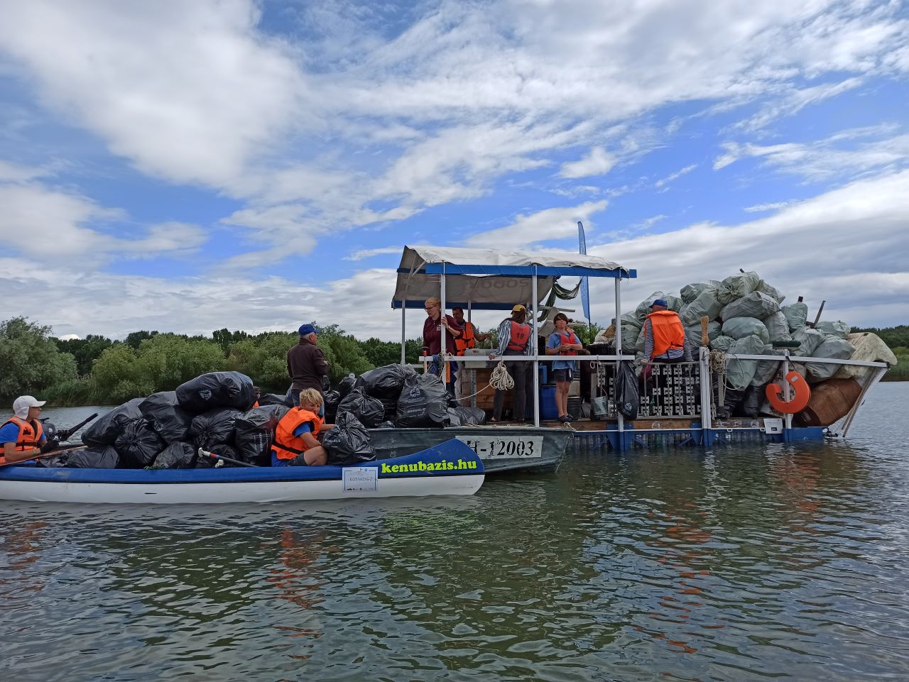 Több mint 900 zsák hulladéktól tisztult meg a Tisza középső szakasza